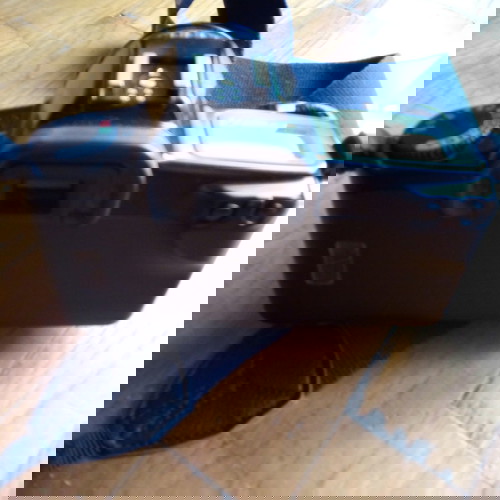 Canon EOS 1000 μεταχειρισμένη με φλας και τσάντα μεταφοράς