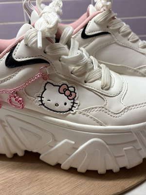 Bershka Hello Kitty Chunky Sneakers platform νούμερο 36 σαν καινούργιο λευκά ροζ