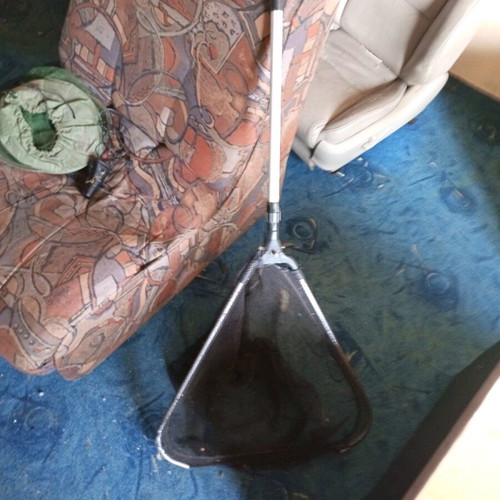 Fishing net kep like new with aluminum handle and foldable head