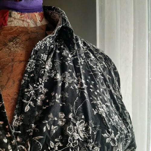 Women's shirt used in excellent condition with long sleeves, size S