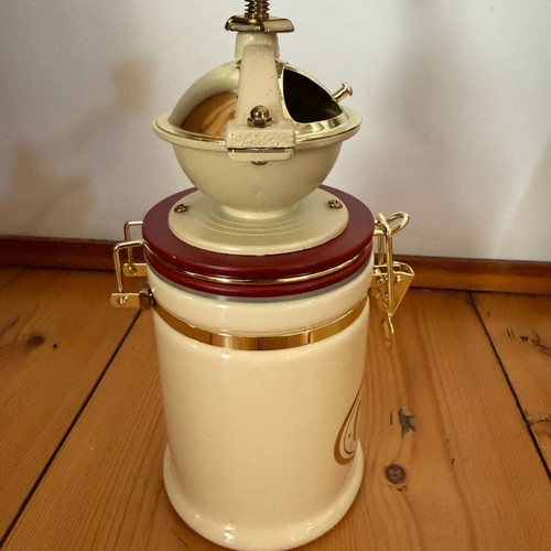Coffee grinder Bieber used