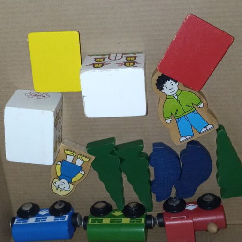 wooden train set by the British company BIGJIGS, 25 pieces including tracks-tunnel-bridge