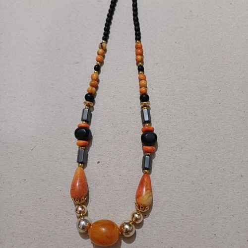 Necklace like new with beautiful stones