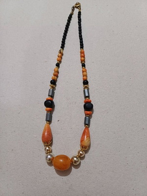 Necklace like new with beautiful stones