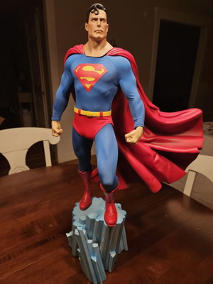 Sideshow Superman 1/4 Polystone Cape Version figure used