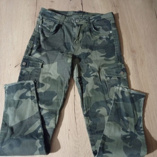 Bershka Women's Elastic Camouflage Pants like new, size S