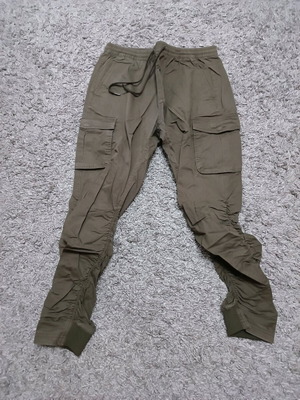 Elastic Cargo Pants used, olive color, size Medium Pull & Bear