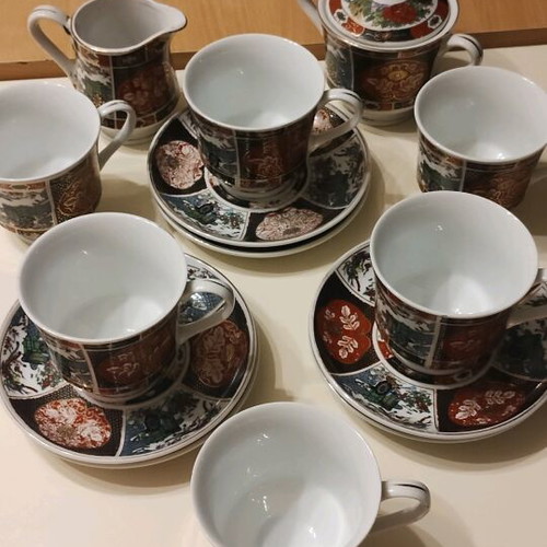 Japanese tea set with 6 cups, sugar bowl and creamer like new