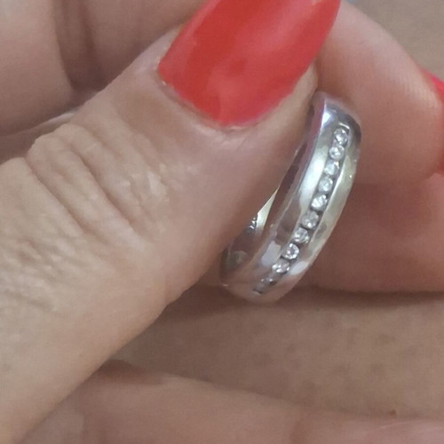 Silver 925 ring size 17.3 with zircon stones like new