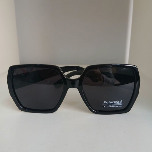 Women’s sunglasses new with polarize lenses, black