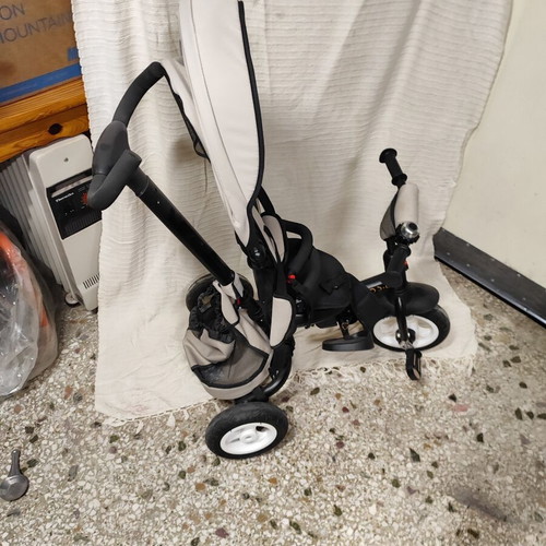 Byox Flexy Lux tricycle like new with parent handle and folding frame