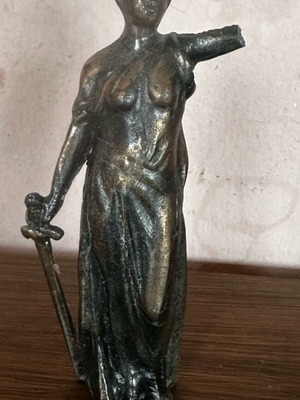 Bronze figurine of female form 18cm like new, classic style
