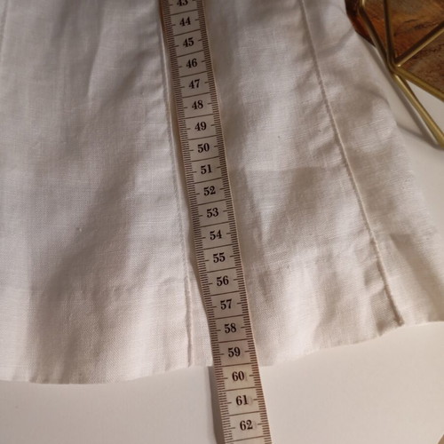 Artisti Italiani linen skirt size 40 like new with mother pearl details
