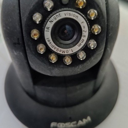 Foscam FI9821P IP Camera Wi-Fi HD black color broken used