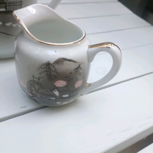 Antique teapot and milk jug like new 1960
