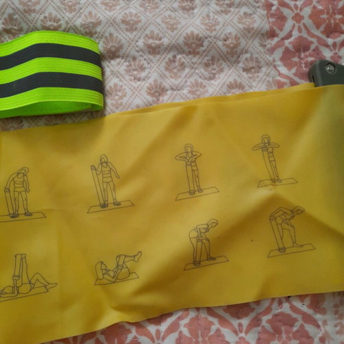 Fitness accessories like new, set with resistance bands, gloves and more