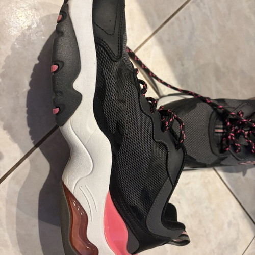 Skechers women's athletic shoes like new, size 40, black and pink
