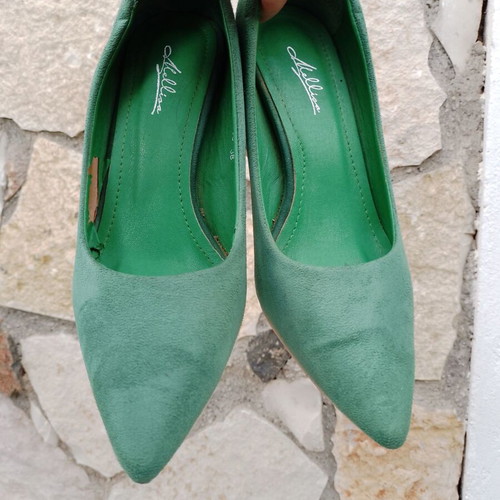 Green suede pumps with wide heel, size 38, like new