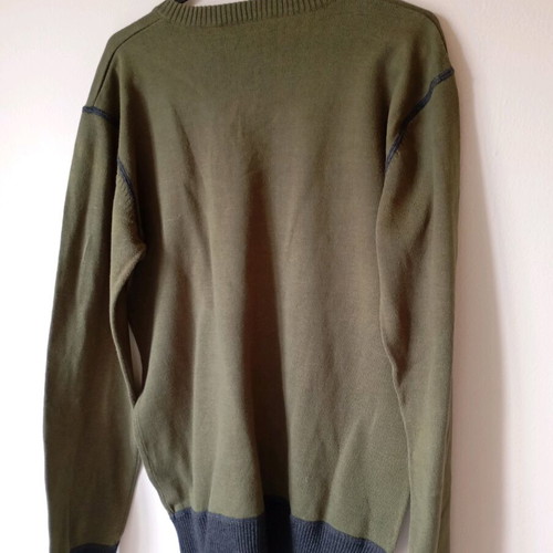 Pack of 3 thin sweaters and 1 set of pajamas like new