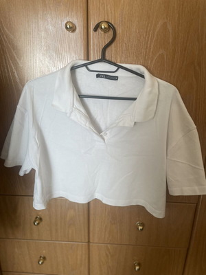 Zara crop top used, white with collar and wide fit