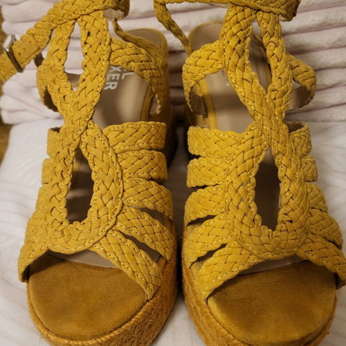 Bullboxer sandals with woven texture like new, size 38, 10cm heel and 4cm platform yellow