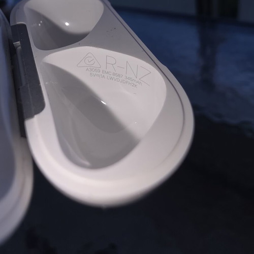 Apple Airpods 4 ANC charging case like new without earbuds