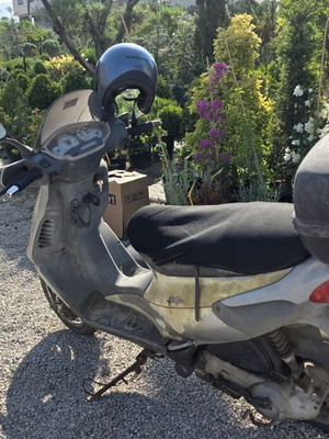 Piaggio SKR 150 scooter used, silver, 150 cc, automatic