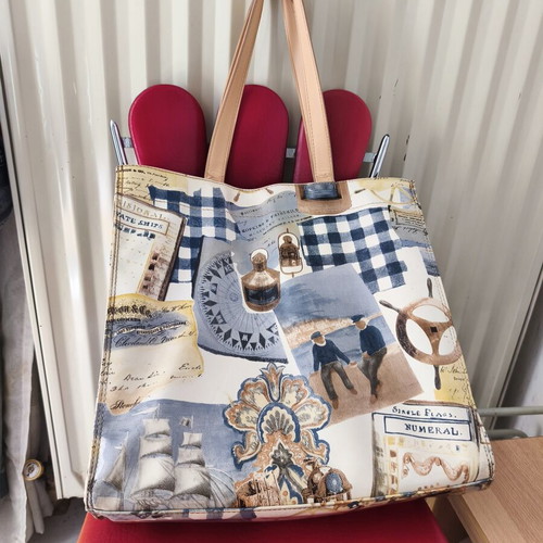 Axel shoulder bag like new, waterproof, colorful
