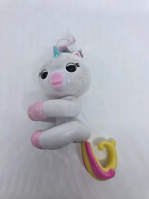 Fingerlings unicorn toy