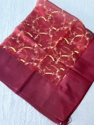 Embroidered tablecloth with sequins like new, burgundy 80x80 cm