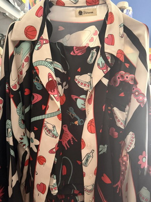 Karavan women's set like new, shirt one size, pants medium