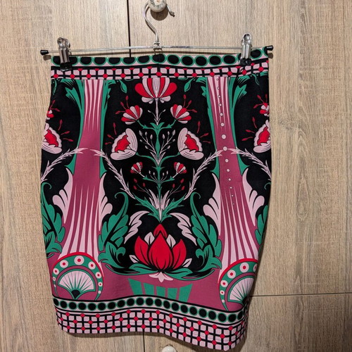 Mini skirt Peace and Chaos like new, multicolor