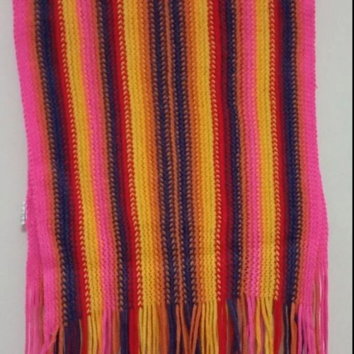 Scarf like new with fringes at the edge