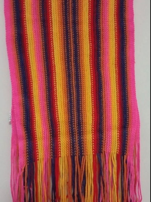 Scarf like new with fringes at the edge