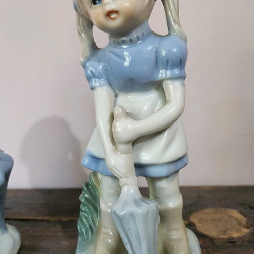 Vintage porcelain figurine set like new, children with umbrellas