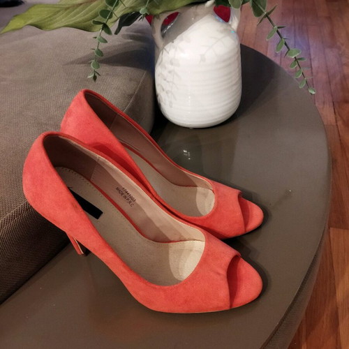 Fullah Sugah peach pumps like new, 11 cm heel