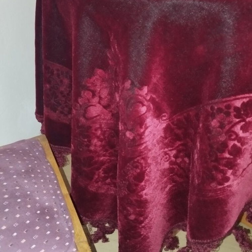 Velvet tablecloth wool deep red, like new, 1.80x1.80 m