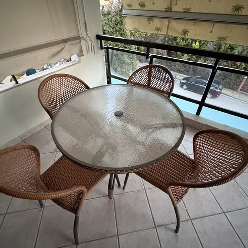 Outdoor Aluminum Dining Set used with 4 Armchairs and Round Glass Table