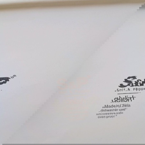 Керамичен малък поднос употребяван с чип на ръба