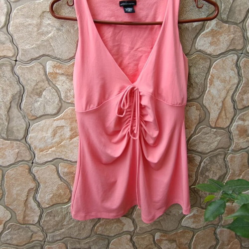 Coral top like new with 7% elastane and bust support
