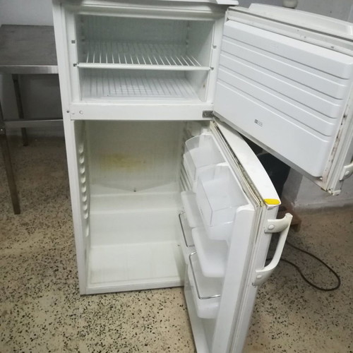 Ηλεκτρικό ψυγείο Korting γερμανικό με ράφια από γυαλί