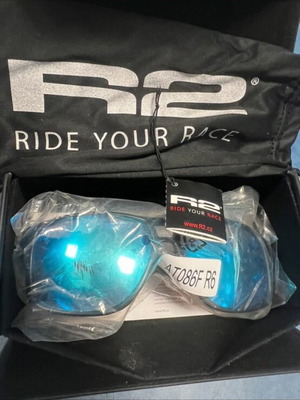 R2 Model tr 90 sunglasses used, black and blue