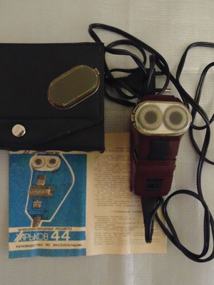 Ηλεκτρική ξυριστική μηχανή με θήκη, βουρτσάκι και εγχειρίδιο σαν καινούργιο