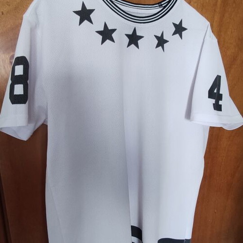 Tshirt like new, size L, black and white fabric