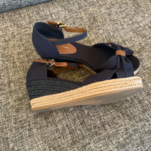 Tommy Hilfiger women's sandals size 37, blue