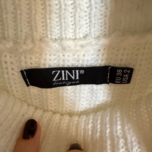 Zini knitted sweater white like new with side openings, size S