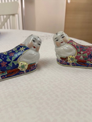 Porcelain Chinese figures set new