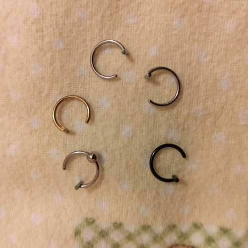 Lip earrings like new