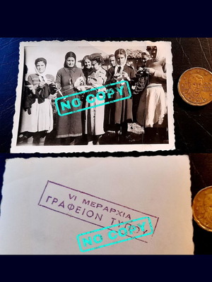 Φωτογραφία του Γραφείου Τύπου της VI Μεραρχίας με γυναίκες που γνέθουν μαλλί, περ. 1940