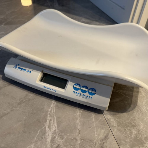 Baby scale used, good condition